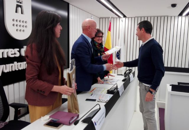 El Ayuntamiento reconoce a los centros escolares por su participación en un proyecto educativo de igualdad de género - 3, Foto 3