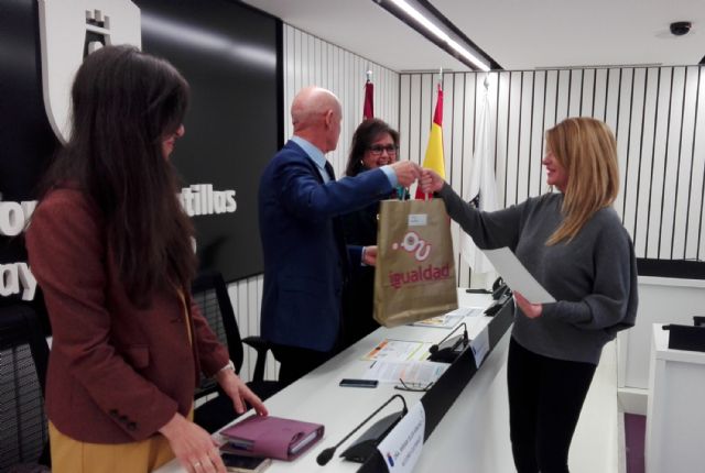 El Ayuntamiento reconoce a los centros escolares por su participación en un proyecto educativo de igualdad de género - 4, Foto 4