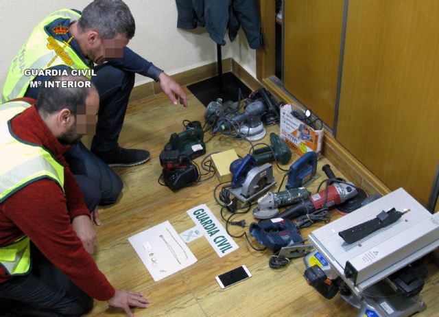 La Guardia Civil detiene a un experimentado delincuente al que se le atribuyen 16 robos en viviendas y comercios de Murcia - 2, Foto 2