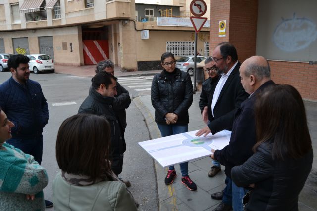 Los ediles de Urbanismo y Empresas Prestadoras de Servicios, presentan el proyecto previsto para el acondicionamiento de la Plaza Juan XXIII - 2, Foto 2
