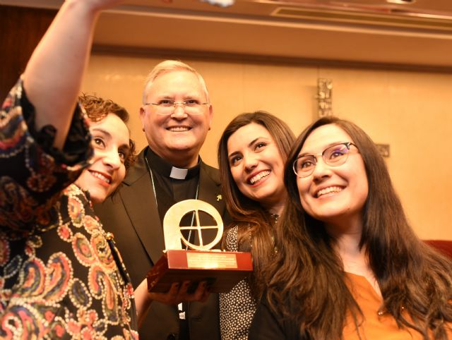 La Delegacin de Medios recoge su Premio ¡Bravo! por la cobertura del Año Jubilar de la Vera Cruz de Caravaca, Foto 2
