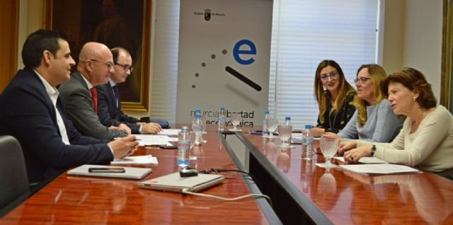 Dos de cada tres ayudas de la Comunidad para autónomos fueron para mujeres - 1, Foto 1