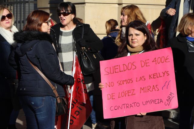 Limpiadoras de la CARM reclaman respeto al Gobierno regional y exigen la restitución de sus condiciones laborales - 1, Foto 1
