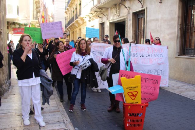 Limpiadoras de la CARM reclaman respeto al Gobierno regional y exigen la restitución de sus condiciones laborales - 2, Foto 2