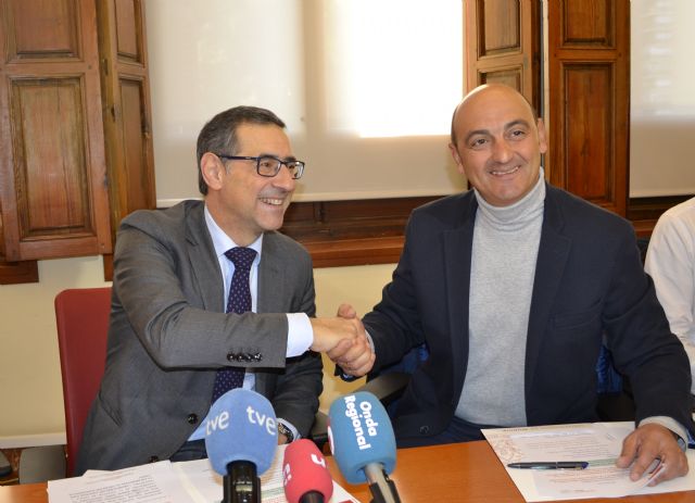 La Universidad de Murcia prestará material óptico y arreglará gafas para los proyectos en África y la India de la ONG Azul en Acción - 1, Foto 1