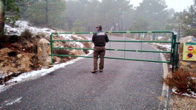 Cierran el acceso al Morrón de Espuña por placas de hielo, Foto 2