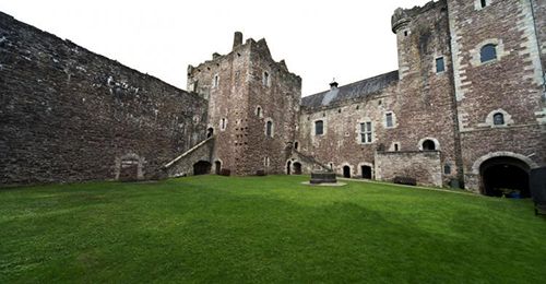El Castillo de Doune fue erigido entre 1361 y 1381 sobre las ruinas de una fortaleza - 3, Foto 3