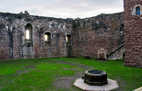El Castillo de Doune fue erigido entre 1361 y 1381 sobre las ruinas de una fortaleza - 4, Foto 4