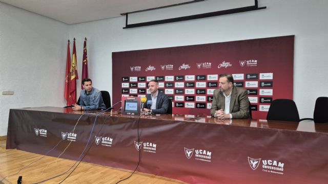 El Ayuntamiento y el UCAM Murcia de baloncesto se unen para promocionar ´Murcia 1200´ en el partido del domingo ante el Barcelona - 2, Foto 2
