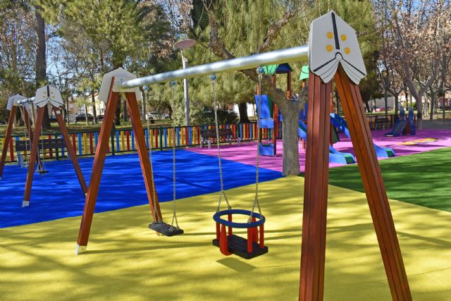 La zona de juego infantil del parque de la Constitución ya luce renovada - 5, Foto 5