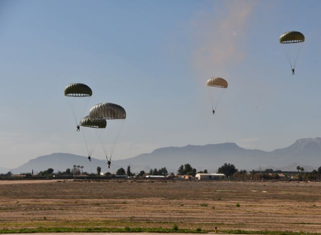 77º aniversario del primer lanzamiento paracaidista militar - 5, Foto 5