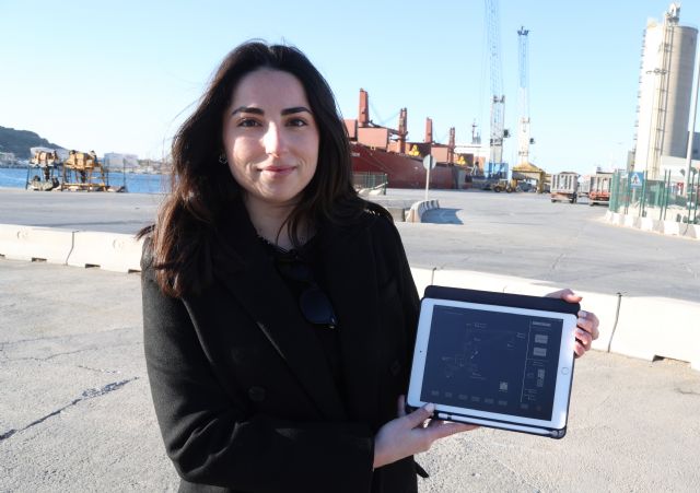 Premiada una alumna de la UPCT por su sistema de monitorización para las grúas de la terminal marítima - 1, Foto 1