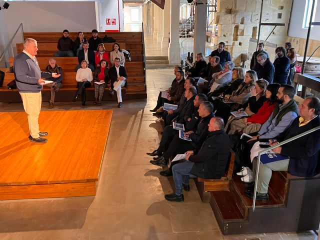 El PP presenta a comerciantes y profesionales de la Región el Contrato de Autónomos de Feijóo con menos impuestos, menos burocracia y más protección social frente a la asfixia de Sánchez - 3, Foto 3