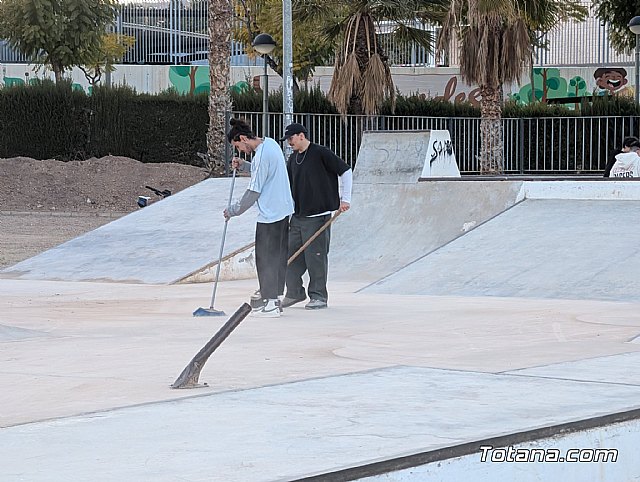 “Ministros del Aire” y usuarios del Skate Park de Totana denuncian el abandono de las instalaciones tras las lluvias, Foto 3