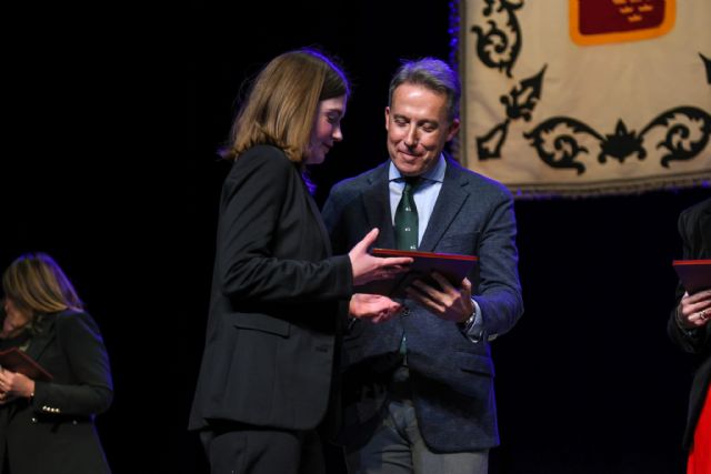Más de 200 estudiantes lorquinos reciben una distinción por su 'excelencia en el estudio' - 2, Foto 2