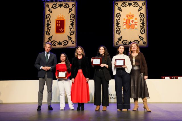 Más de 200 estudiantes lorquinos reciben una distinción por su 'excelencia en el estudio' - 5, Foto 5