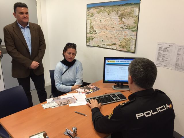 El PSOE denuncia ante la Policía Nacional el acoso mediante pancartas y octavillas que sufre la portavoz socialista en Nonduermas - 1, Foto 1