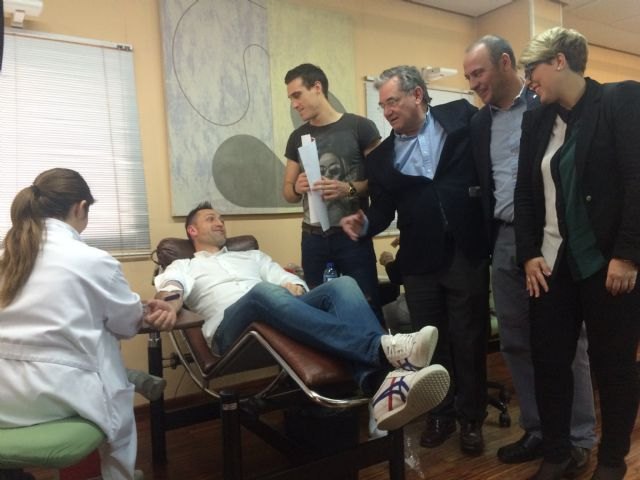 La Comunidad, el Real Murcia y la Federación de Peñas Murcianistas organizan un acto de donación de sangre con motivo del partido contra el Cádiz - 1, Foto 1