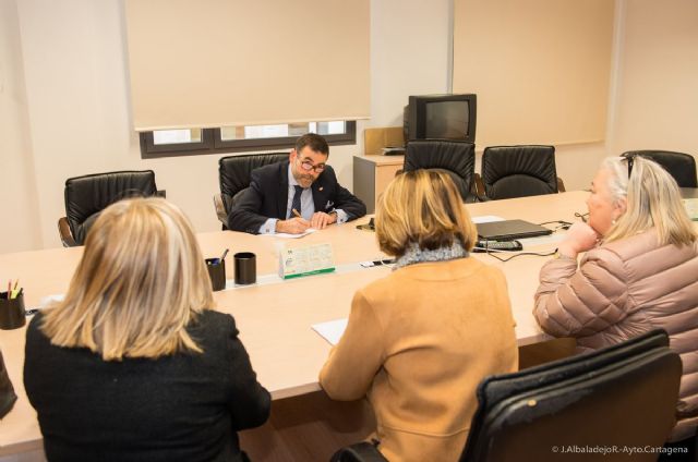 López recibe a las representantes de la asociación de caridad San Vicente de Paúl - 3, Foto 3