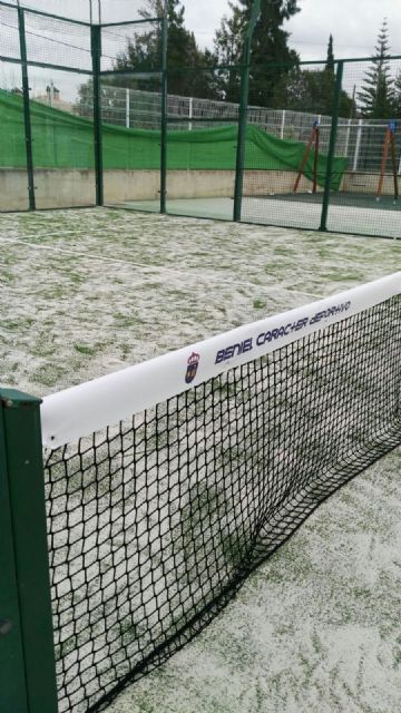 Se renueva el césped artificial de las pista de pádel de la zona deportiva de Beniel - 2, Foto 2