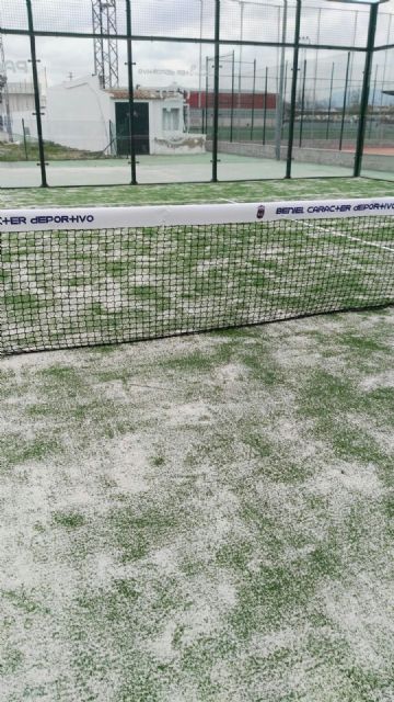 Se renueva el césped artificial de las pista de pádel de la zona deportiva de Beniel - 3, Foto 3