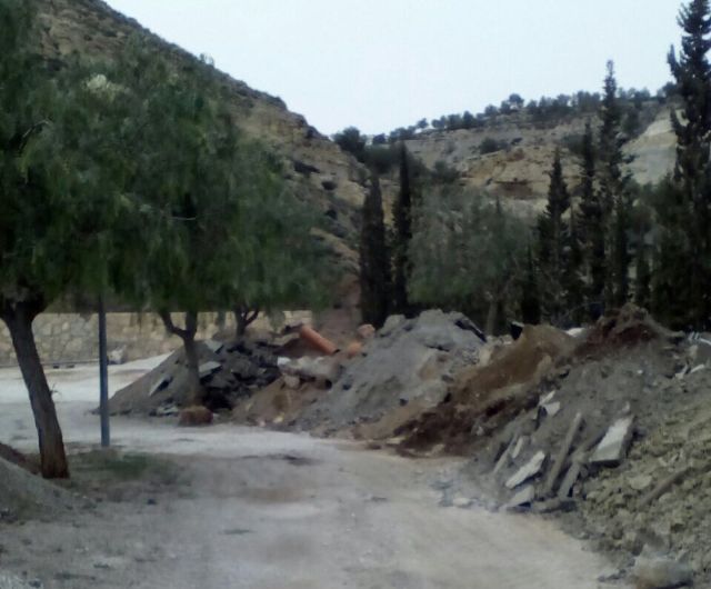 El PSOE exige a la Concejalía de Obras quevigile y ponga final vertido de escombrosdelas obras de Los Ángeles en el parque infantil - 1, Foto 1