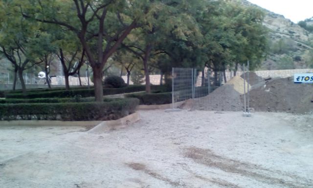 El PSOE exige a la Concejalía de Obras quevigile y ponga final vertido de escombrosdelas obras de Los Ángeles en el parque infantil - 3, Foto 3