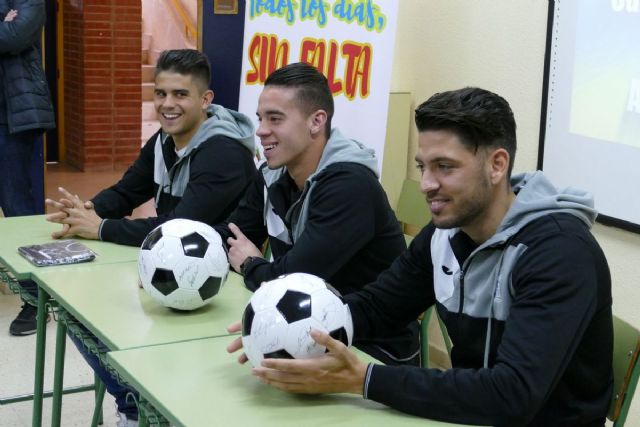 Jugadores del F.C. Cartagena visitan el colegio San Antonio Abad para prevenir el absentismo escolar - 1, Foto 1