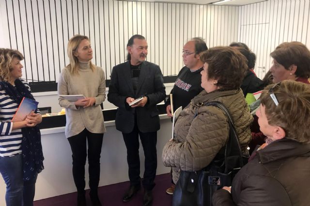 La asociación ´Sherezade Color Esperanza´ recibe una donación literaria de la ´Fundación Carmen Montero´ - 1, Foto 1