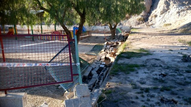 El PSOE consigue que se acelere la reparación del patio de la escuela Eliosol, gracias a una iniciativa al Pleno - 1, Foto 1