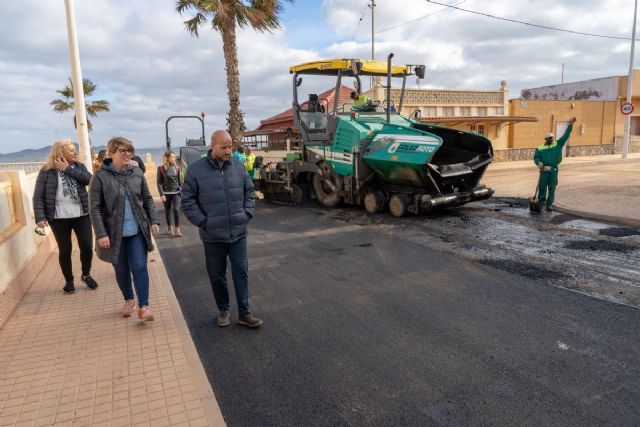 Los limpiaplayas retiran 175 toneladas de algas de las playas del Mar Menor sur - 1, Foto 1