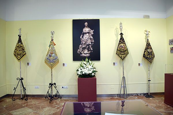 La Semana Santa se contempla estos días a través de la música, la artesanía y la fotografía en el Círculo Mercantil de Sevilla, en la calle Sierpes - 1, Foto 1