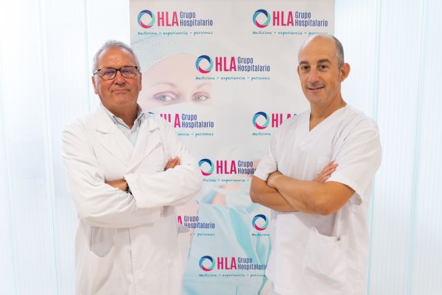 El Dr. Juan Antonio Olmo, médico rehabilitador, y Pablo López, fisioterapeuta, ambos impulsores del Programa de Prevención del Deterioro Funcional de HLA La Vega, Foto 1