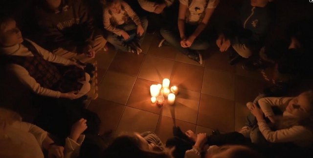 Niños y niñas ucranianos cantan por los que ya no cantarán porque han apagado su voz - 1, Foto 1