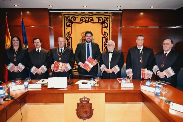 López Miras critica el daño profundo de algunas leyes del Gobierno central y la creciente debilidad del ordenamiento jurídico - 1, Foto 1