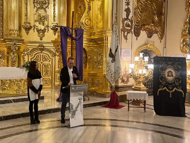 El Paso Blanco borda un estandarte para la Hermandad Santa Mujer Verónica de Tobarra - 1, Foto 1