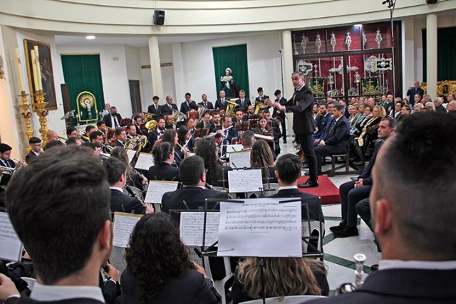Sevilla. La imagen del cartel de Semana Santa 2024 de Alcalá del Río está dedicada a la Hermandad de la Vera-cruz Ilipense - 1, Foto 1