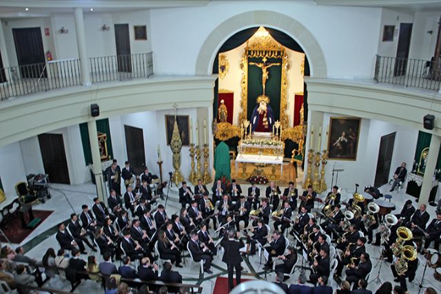 Sevilla. La imagen del cartel de Semana Santa 2024 de Alcalá del Río está dedicada a la Hermandad de la Vera-cruz Ilipense - 2, Foto 2