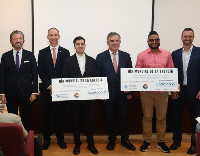 La Cátedra AHMUR premia a dos estudiantes por sus trabajos sobre electrólisis para producir hidrógeno - 3, Foto 3