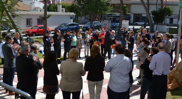 El Ayuntamiento de San Pedro del Pinatar guarda un minuto de silencio por los atentados de Bruselas - 2, Foto 2