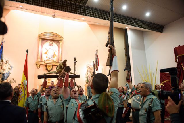 Multitudinaria procesión de los legionarios con el Cristo del Perdón - 3, Foto 3
