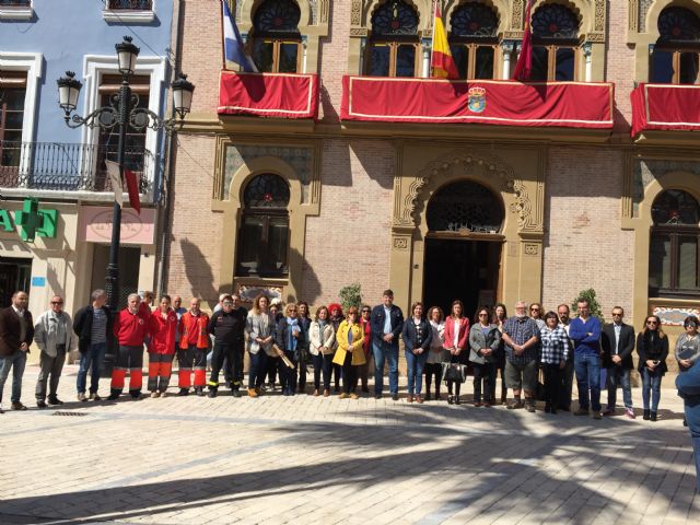 Águilas guarda un minuto de silencio en señal de condena por los atentados de Bruselas - 1, Foto 1