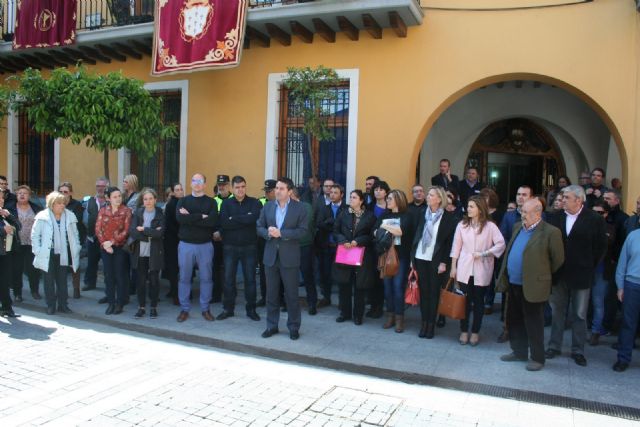 Minuto de Silencio en Alcantarilla y banderas a media asta por los atentados y las victimas de Bruselas - 1, Foto 1