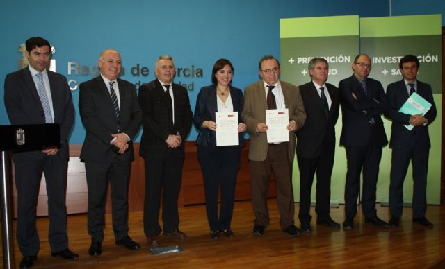 Sanidad y UMU rubrican el convenio que regula la formación de los alumnos de Ciencias de la Salud - 2, Foto 2