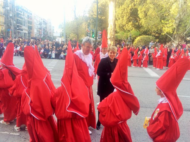 La consejera Noelia Arroyo asiste a la salida de la procesión de Los Coloraos - 2, Foto 2