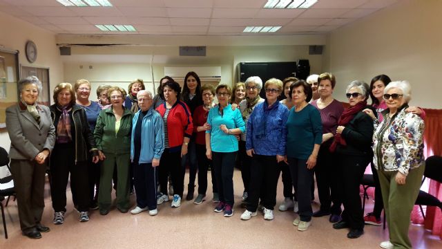 Más de 500 mayores lorquinos participarán en 26 cursos de gimnasia adaptada que se desarrollarán entre abril y junio en 19 locales sociales y 3 pabellones municipales - 1, Foto 1