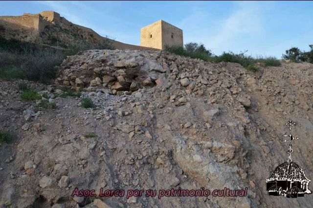 IU-V exige una investigación por la destrucción arqueológica del entorno del Castillo - 1, Foto 1