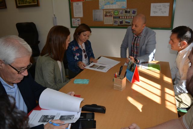 La alcaldesa reitera su petición de inversión destinada a mejorar los centros educativos de la localidad - 1, Foto 1