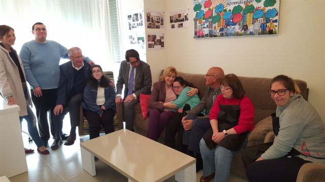 Violante Tomás visita el piso tutelado de Asido Cartagena - 1, Foto 1