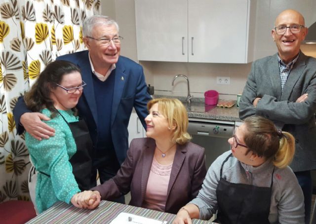 Violante Tomás visita el piso tutelado de Asido Cartagena - 2, Foto 2